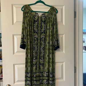 Great colors just add sandal’s in the summer or a jacket/sweater in the winter